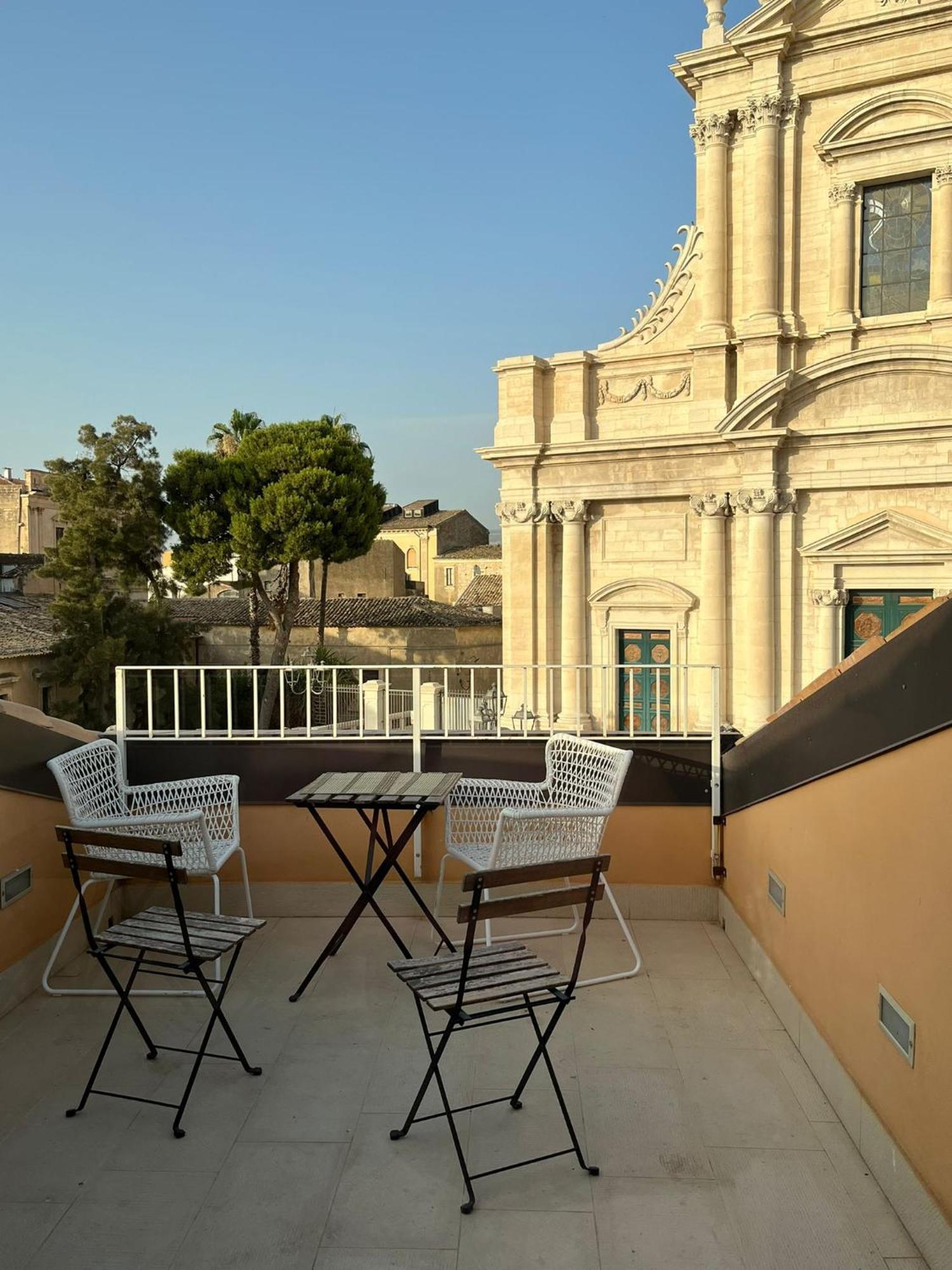 Yhomisus Bed and Breakfast Comiso Buitenkant foto