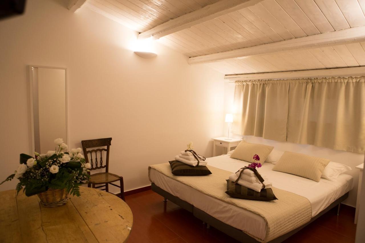 Yhomisus Bed and Breakfast Comiso Buitenkant foto