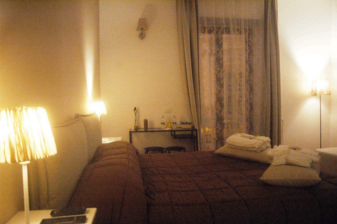 Yhomisus Bed and Breakfast Comiso Buitenkant foto